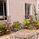 Adorable Apartment In Montmartre
