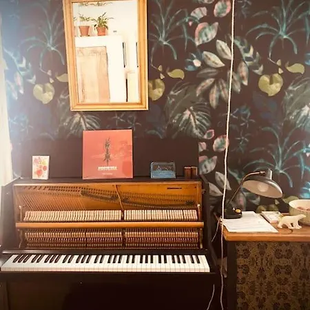 Adorable In Montmartre Apartment *